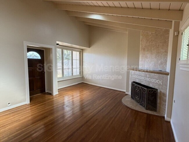 Building Photo - 3040 Orange Ave
