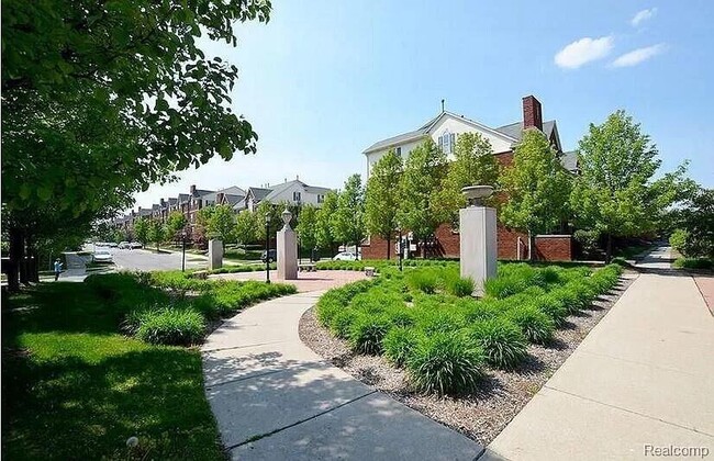 Building Photo - 3202 Camden Dr