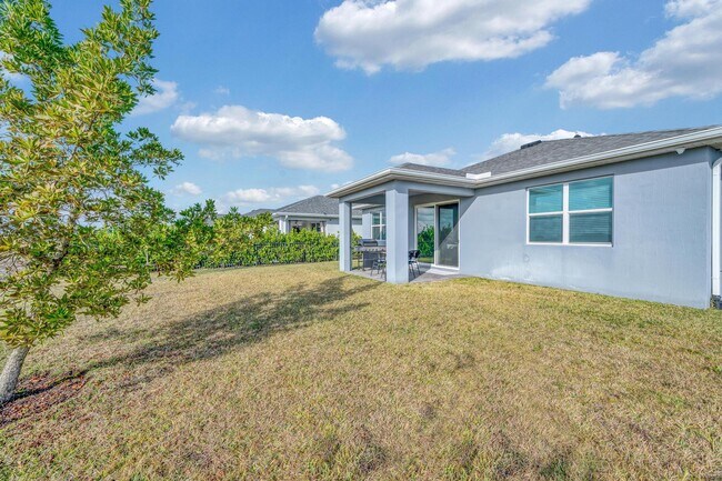 Building Photo - 10142 SW Orana Dr