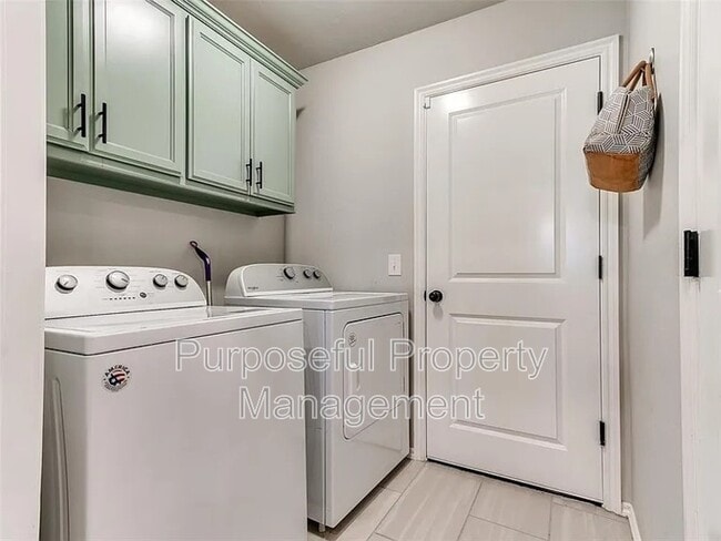 Building Photo - 8701 Ricard Dr