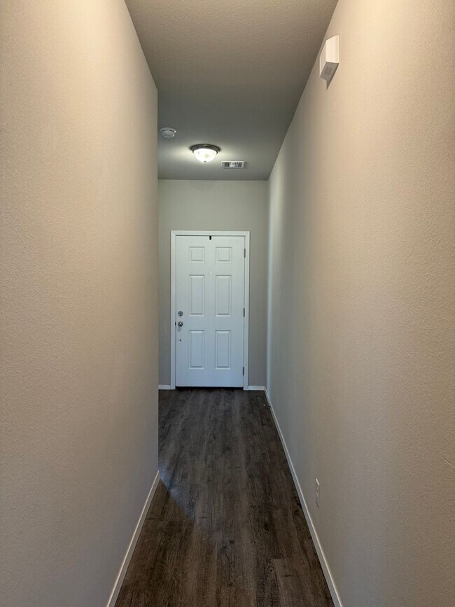 Building Photo - Charming 4 bedroom, 2 bath house located B...