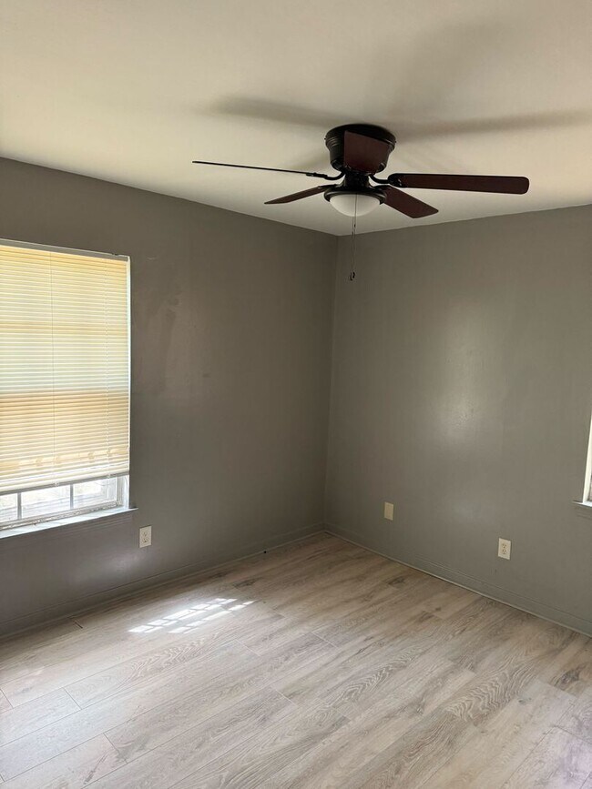 Building Photo - 3 Bed 2 Bath - Nice House in South Jackson on McDowell