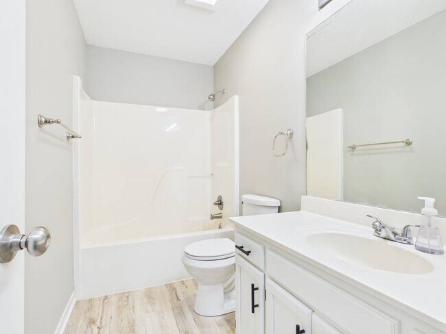 Building Photo - 1206 Foxridge Dr