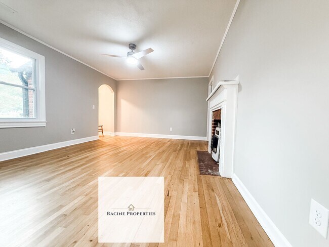 Building Photo - Your Dream Home Awaits! Fully Updated 3 Be...