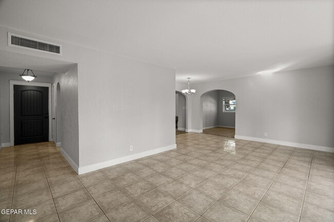 Building Photo - 317 Olivia Cir