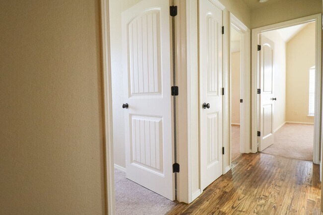 Building Photo - Spacious 4 bedroom 3 bathroom home In Sand Springs