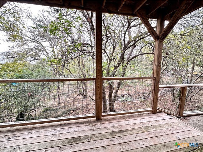 Building Photo - 906 N LBJ Dr