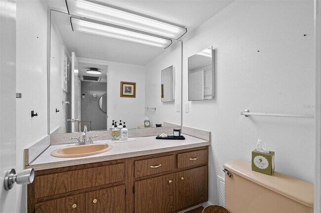 Building Photo - 7461 W Country Club Dr N