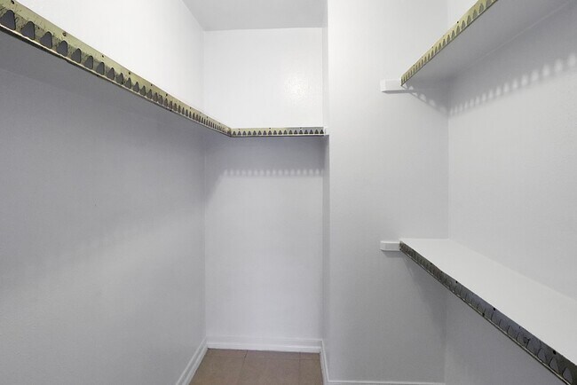 Building Photo - 5929 Queensloch Dr