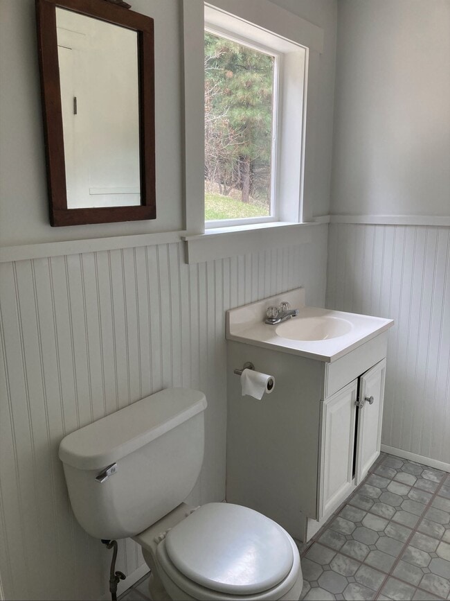 Building Photo - 408 S 1st St