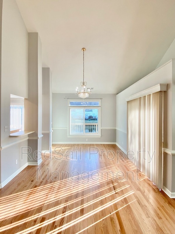 Building Photo - 6 Pine Lake Ct