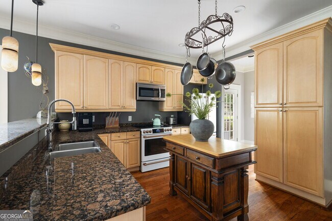 Building Photo - 28 Clay St SE