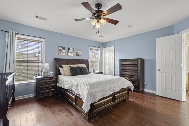 Building Photo - 3 Bed 2.5 Bath Home with 2 Car Garage and Fenced Backyard