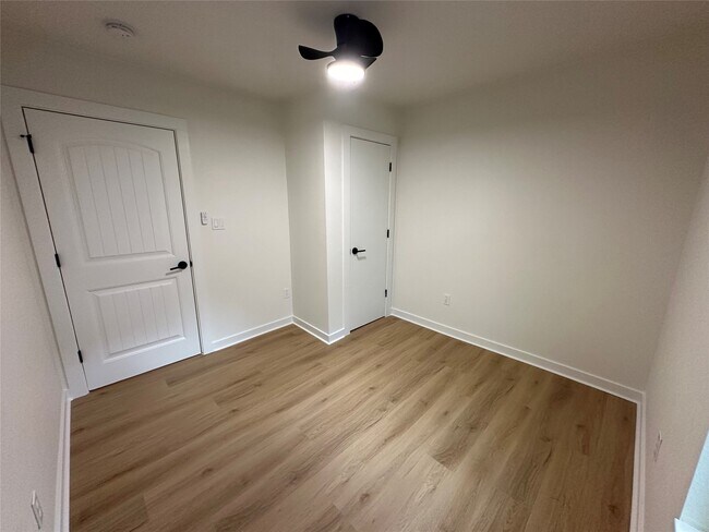 Building Photo - 5017 Kenilwood Dr