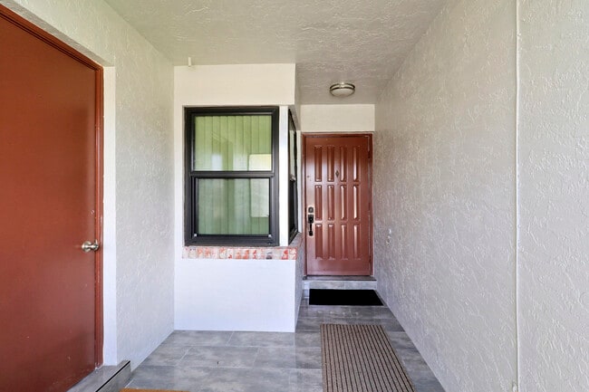 Building Photo - 148 Moccasin Trail S