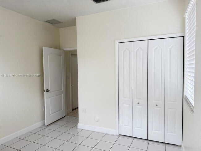 Building Photo - 15131 SW 23rd Ln