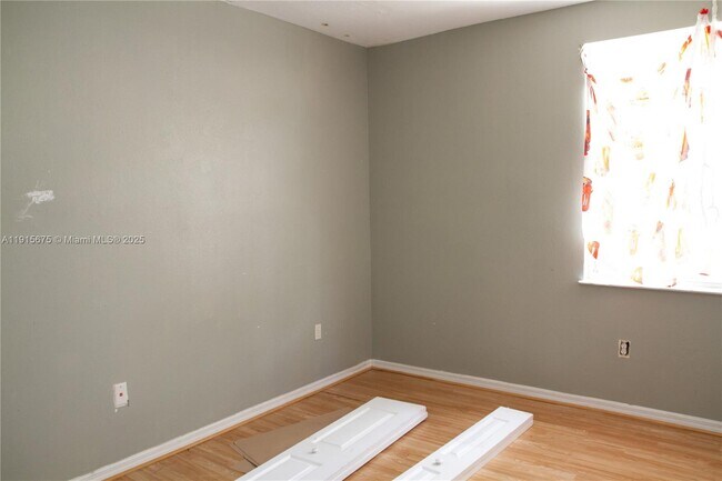 Building Photo - 761 SE 2nd St