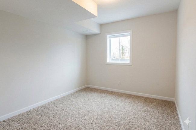 Building Photo - 5-Bedroom Townhome in Hudsonville | Cul-de-Sac, 2-Car Garage, Lawn & Snow Included