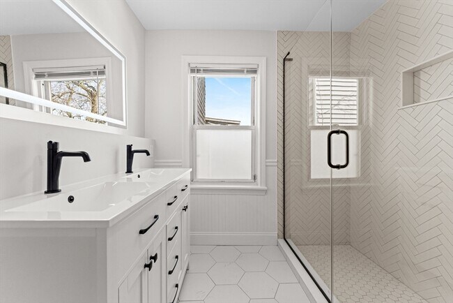 Building Photo - 9 Dexter St