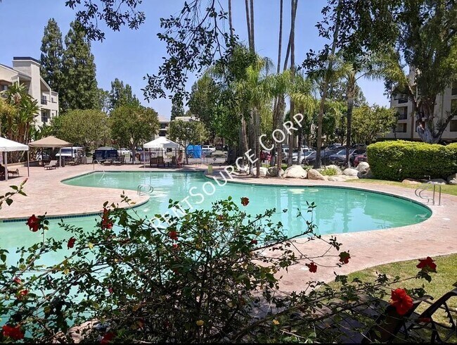 Building Photo - 5525 Canoga Ave