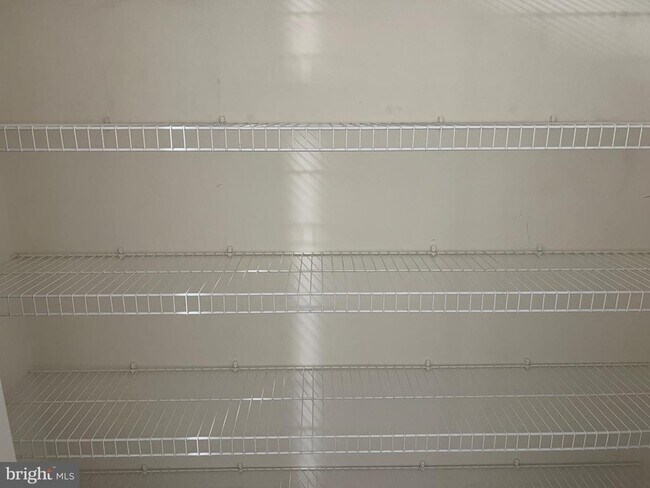 Building Photo - 5925 Kirkcaldy Ln