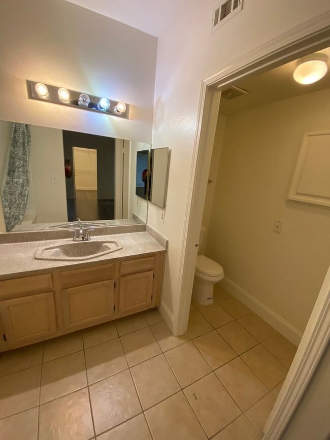 Building Photo - AMERICANA Property Mgmt - 1 Bedroom Condo ...