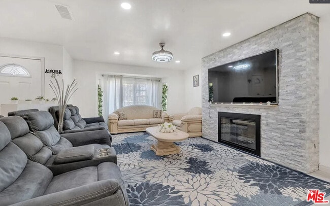 Building Photo - 7701 Baird Ave