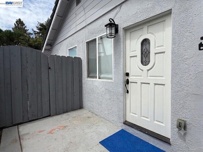 Building Photo - 40143 Spady St