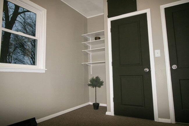 Building Photo - 3 Bedroom, 1 Bathroom Home for Rent in Evansdale, Ia