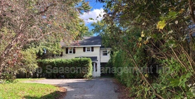 Building Photo - 285 1/2 Weaver Street