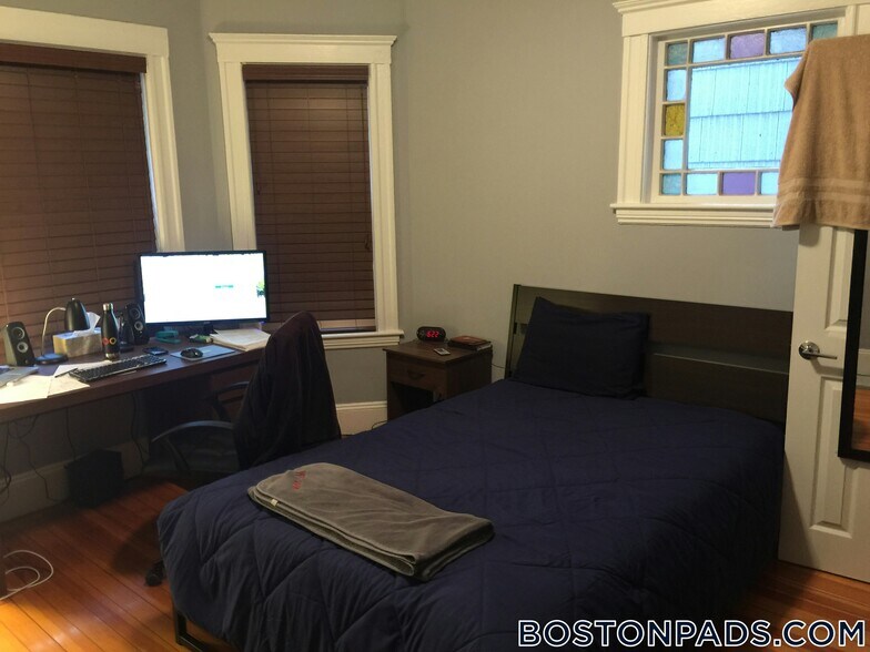 Building Photo - 23A Kelly Rd