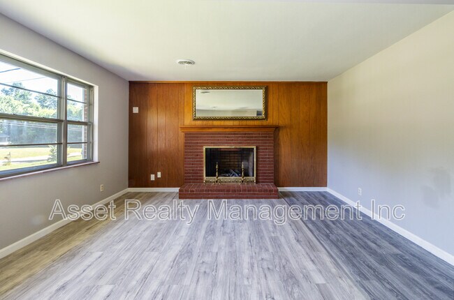 Building Photo - 6633 Wachese Ln