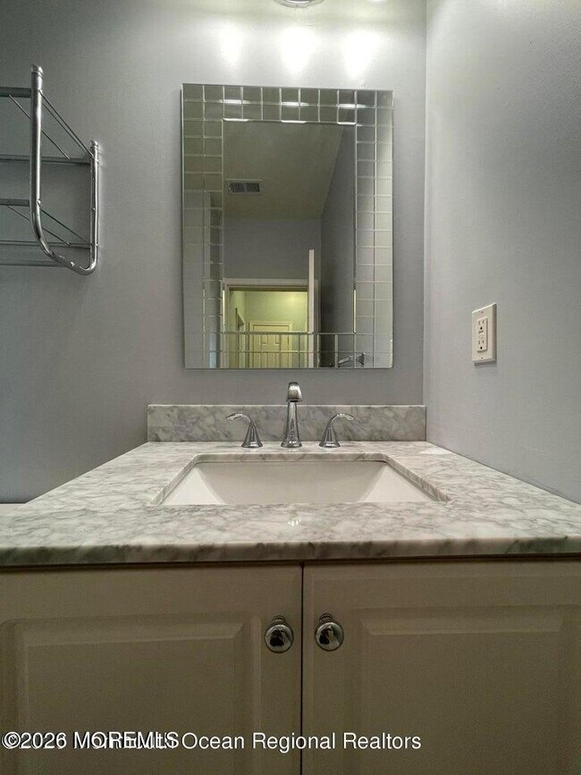 Building Photo - 610 Sophee Ln