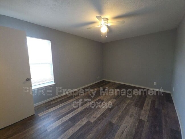 Building Photo - 5808 Wellington Dr