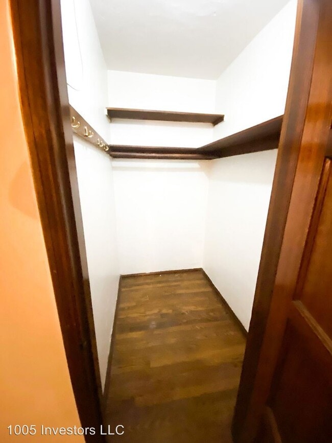 Building Photo - 1005 E Roy St