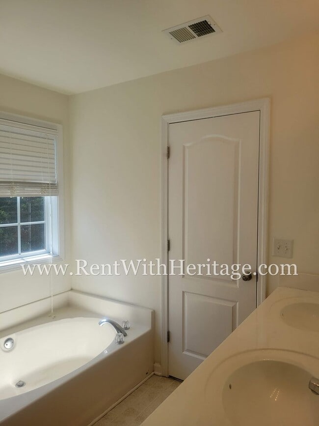 Building Photo - WOW!!!......COME SEE THIS GORGEOUS 4 BEDROOM / 3 BATH HOME IN THE POPULAR KINGSWOOD SUBDIVSION-A ...