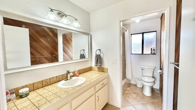 Building Photo - Beautiful Scenic Country Property with Vie...