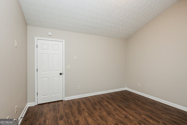 Building Photo - 393 Clearsprings Dr