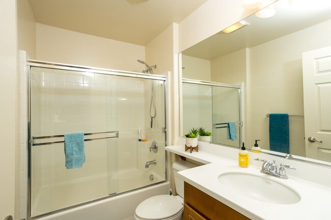 Building Photo - 2802 Bellezza Dr