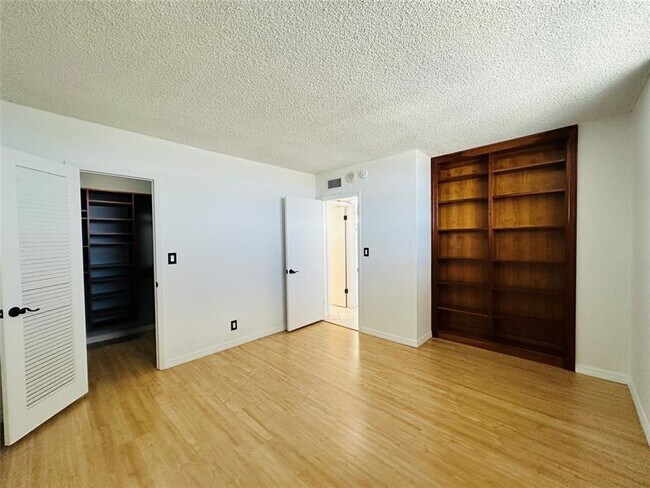 Building Photo - 750 N Ocean Blvd