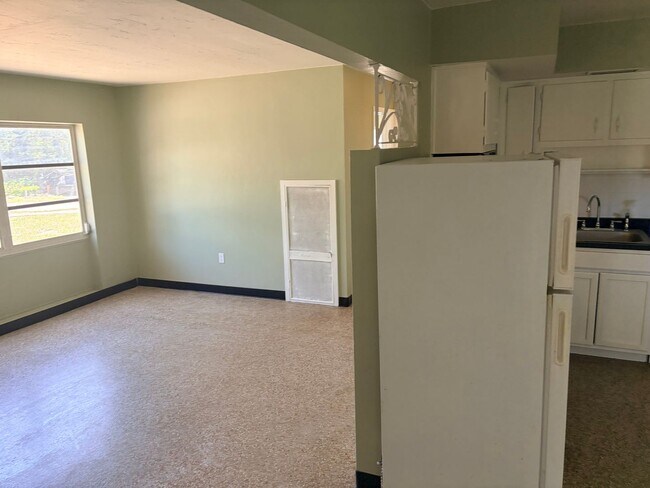 Building Photo - 2/1 in New Port Richey
