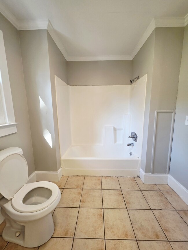 Building Photo - 205 E North St