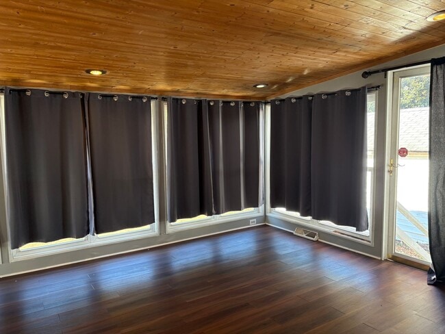 Building Photo - 4 Bedroom, 1 Bathroom House in Walkertown!