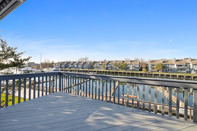 Building Photo - 1 Island Dr