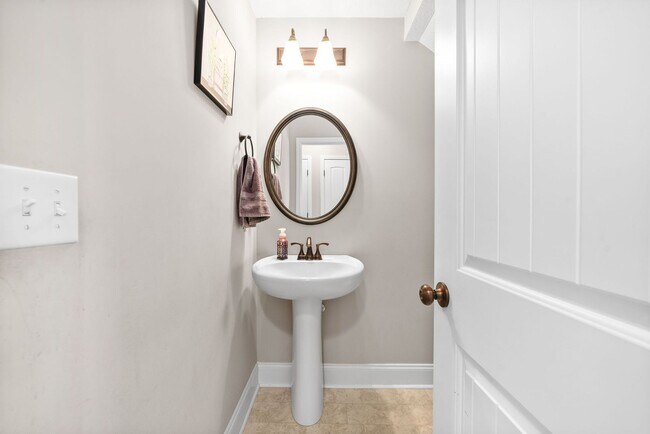 Building Photo - 177 Bonnell Dr