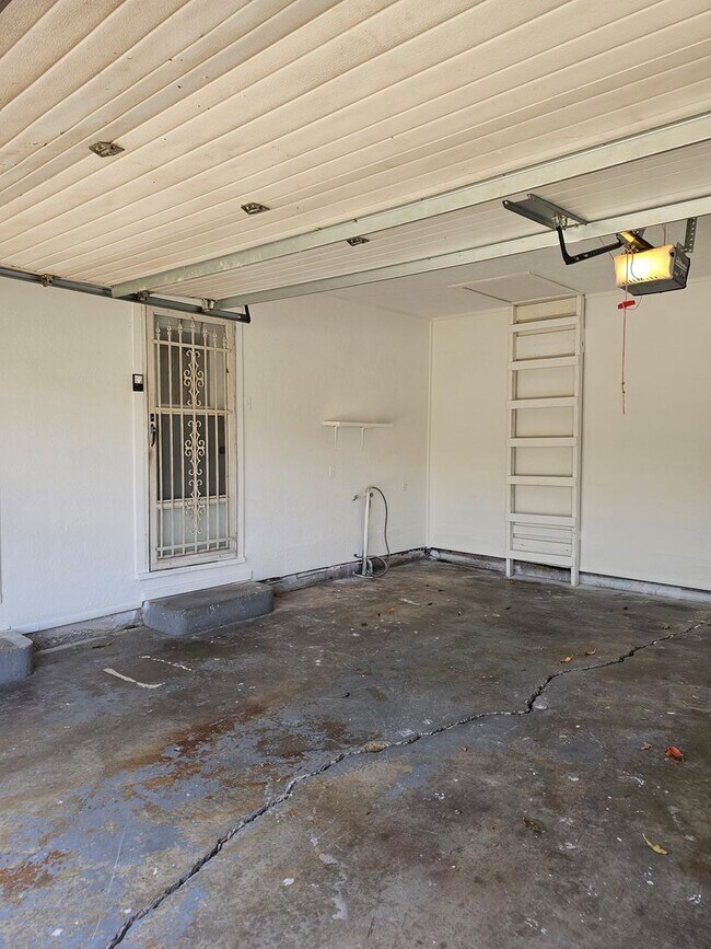 Building Photo - 3402 NW Atlanta Ave