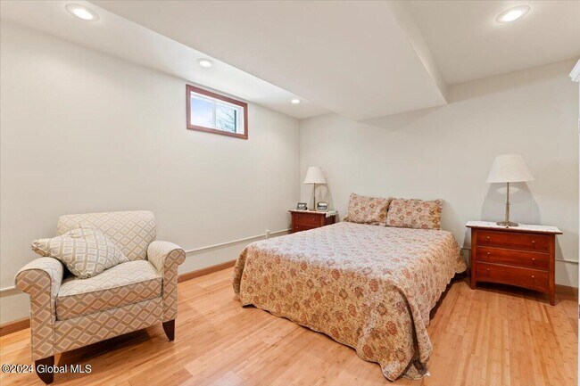 Building Photo - 7 Hill Rd