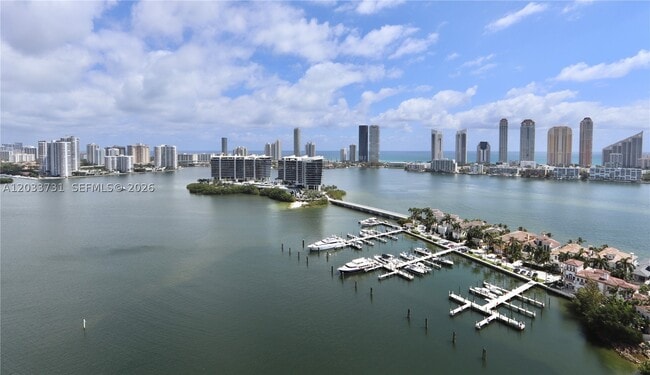 Building Photo - 7000 Island Blvd