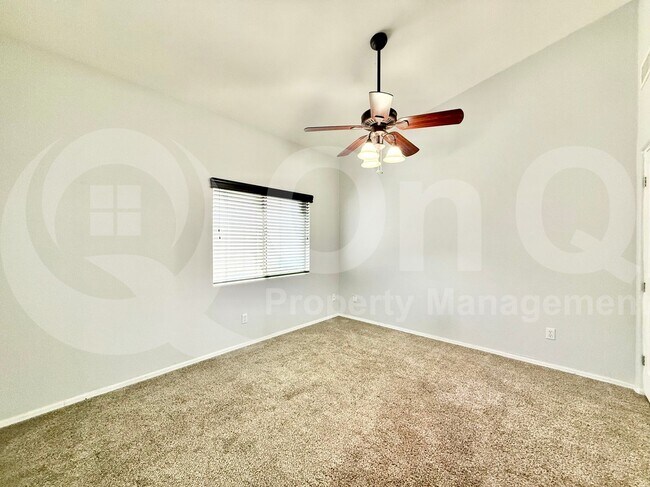 Building Photo - 1523 E Black Diamond Dr