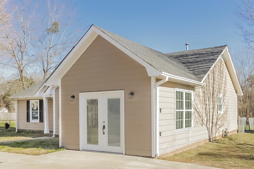 Building Photo - 2808 Faircroft Way